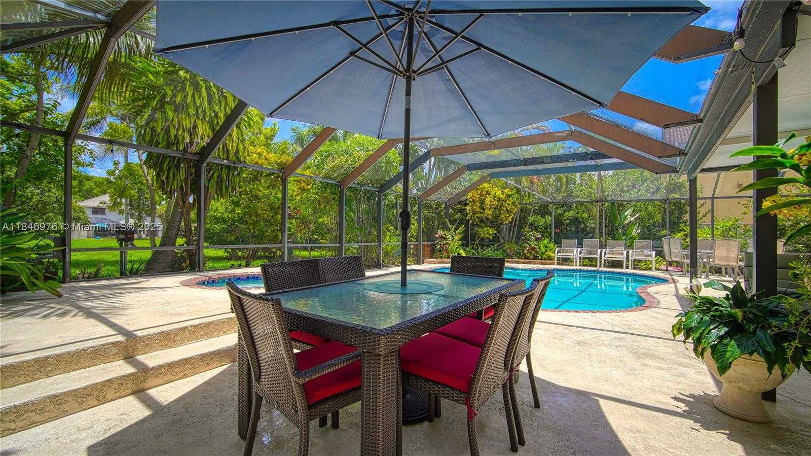 Small Image of 810 GREENBRIAR AVE, Davie Number 33