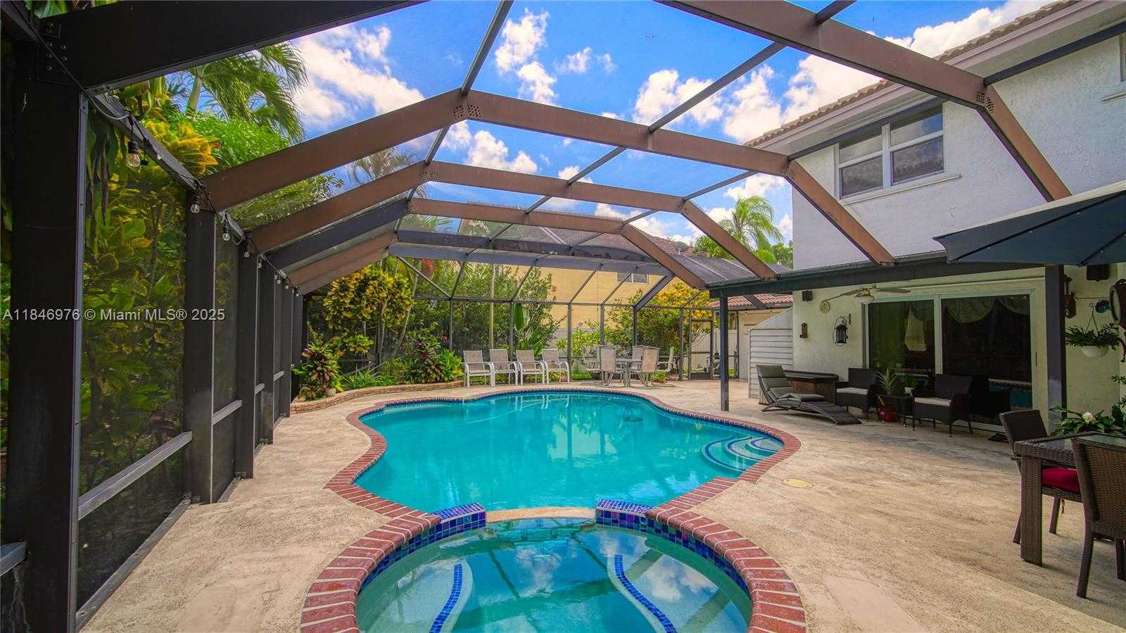 Small Image of 810 GREENBRIAR AVE, Davie Number 35