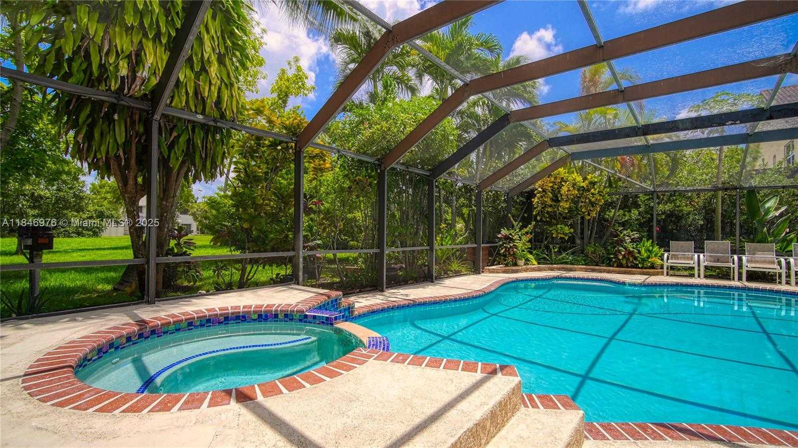 Small Image of 810 GREENBRIAR AVE, Davie Number 36