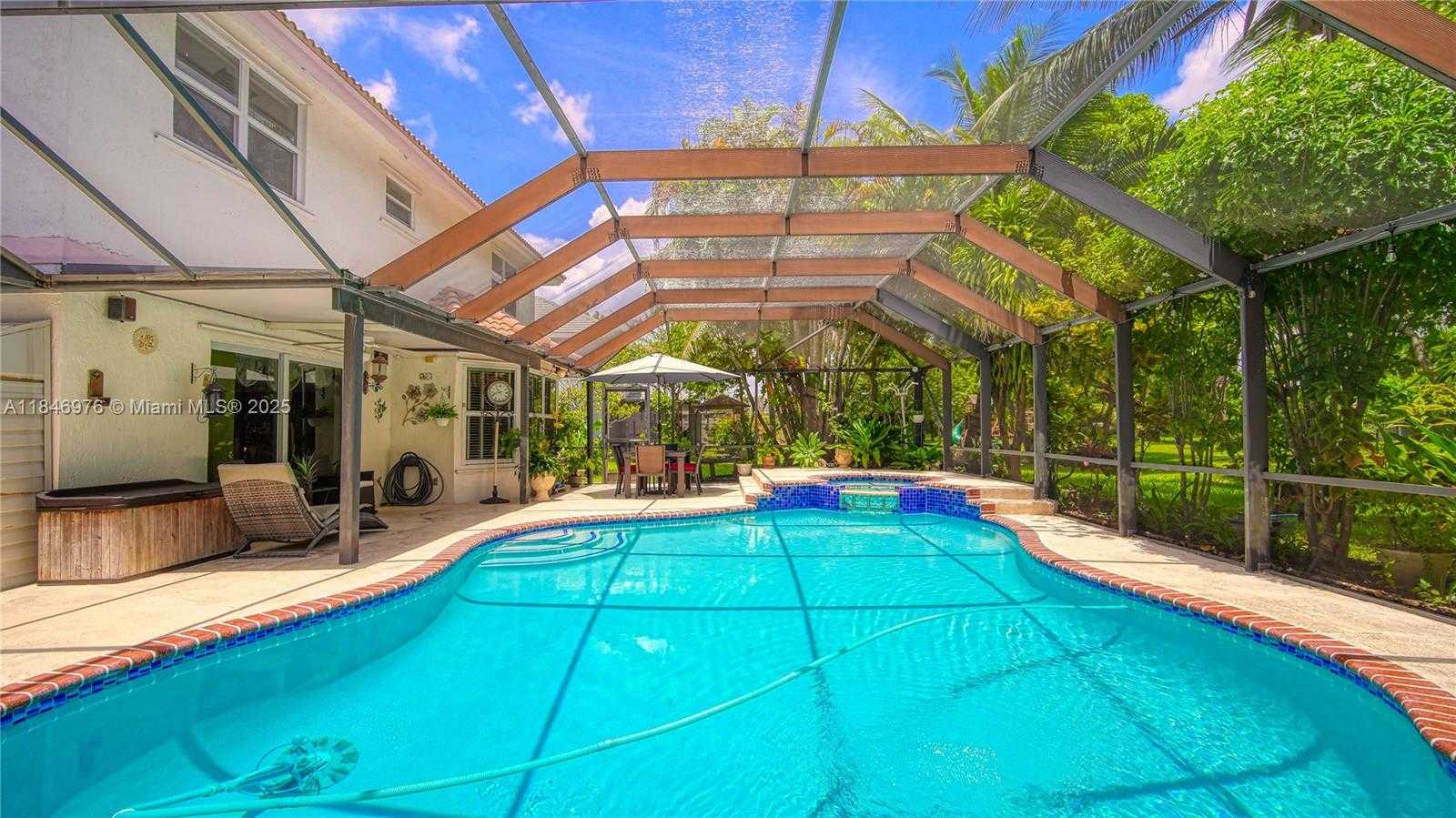 Small Image of 810 GREENBRIAR AVE, Davie Number 37