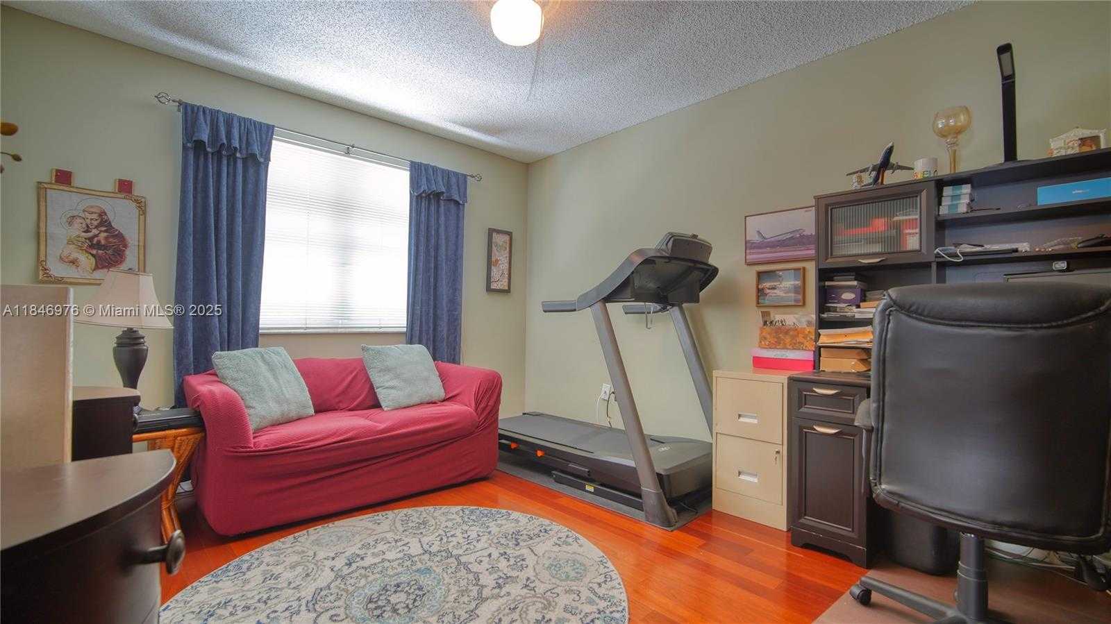 Small Image of 810 GREENBRIAR AVE, Davie Number 38