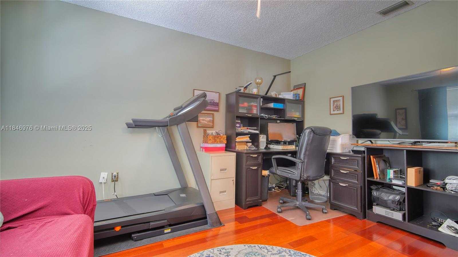 Small Image of 810 GREENBRIAR AVE, Davie Number 39