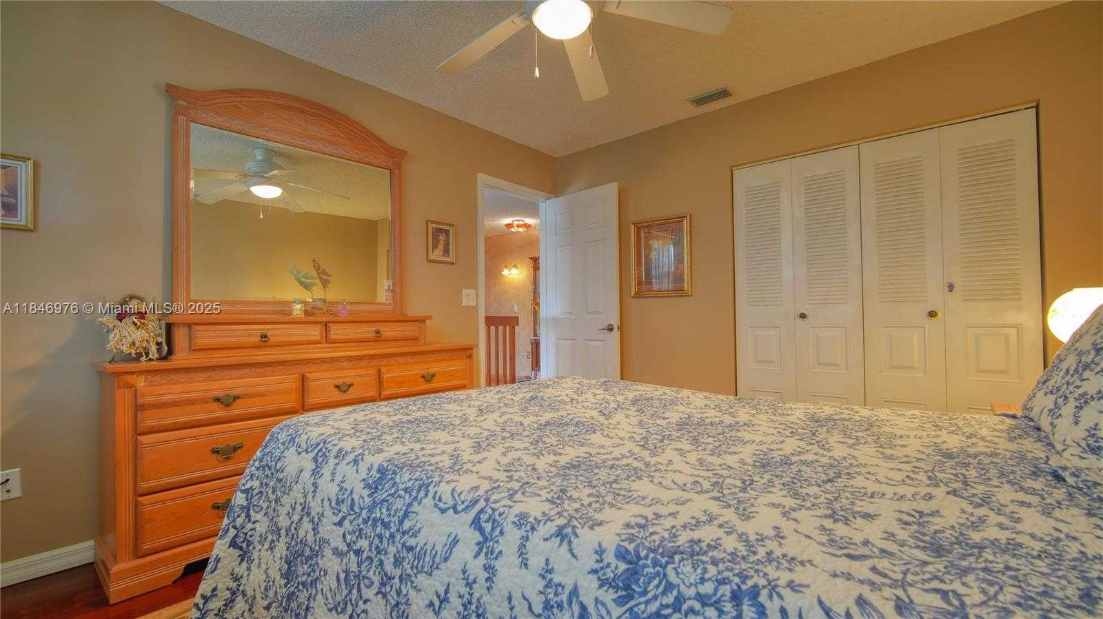 Small Image of 810 GREENBRIAR AVE, Davie Number 41