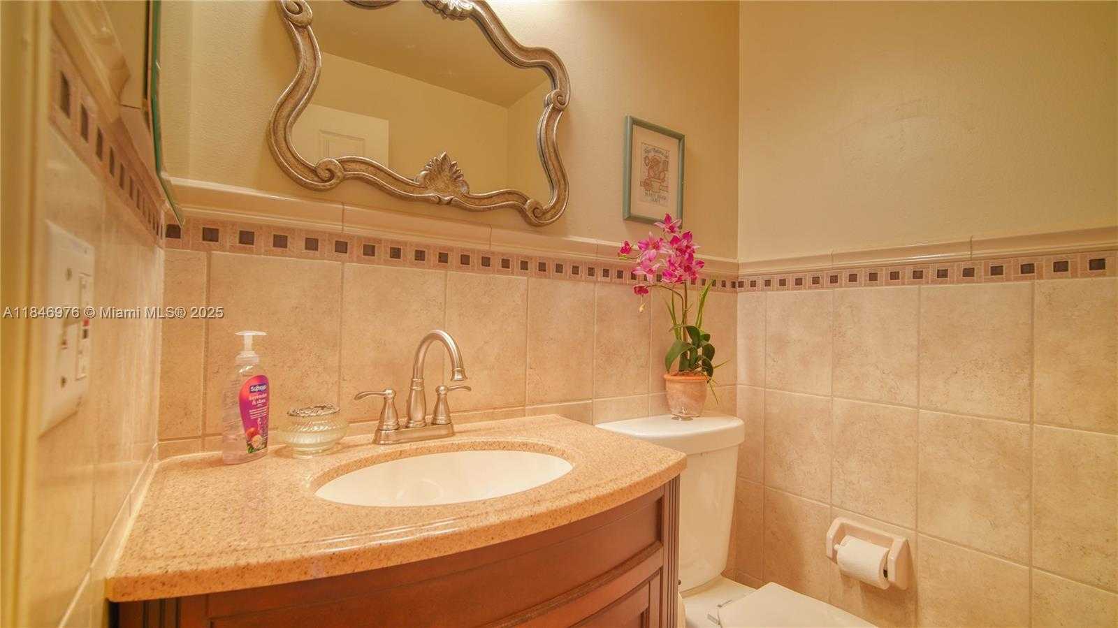 Small Image of 810 GREENBRIAR AVE, Davie Number 43