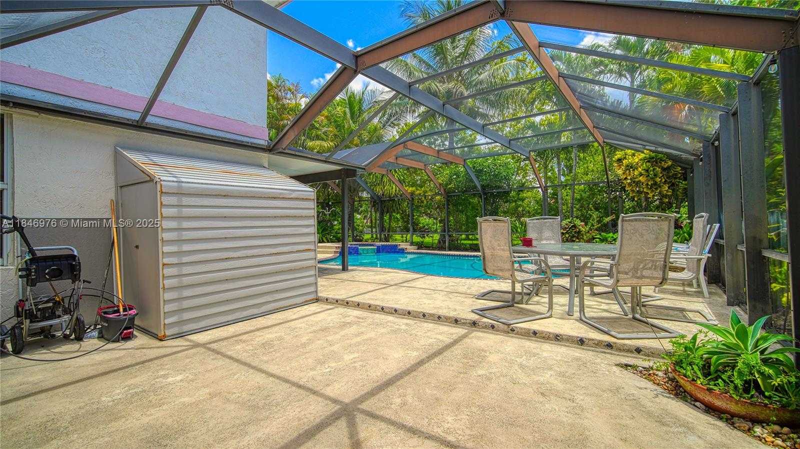 Small Image of 810 GREENBRIAR AVE, Davie Number 45