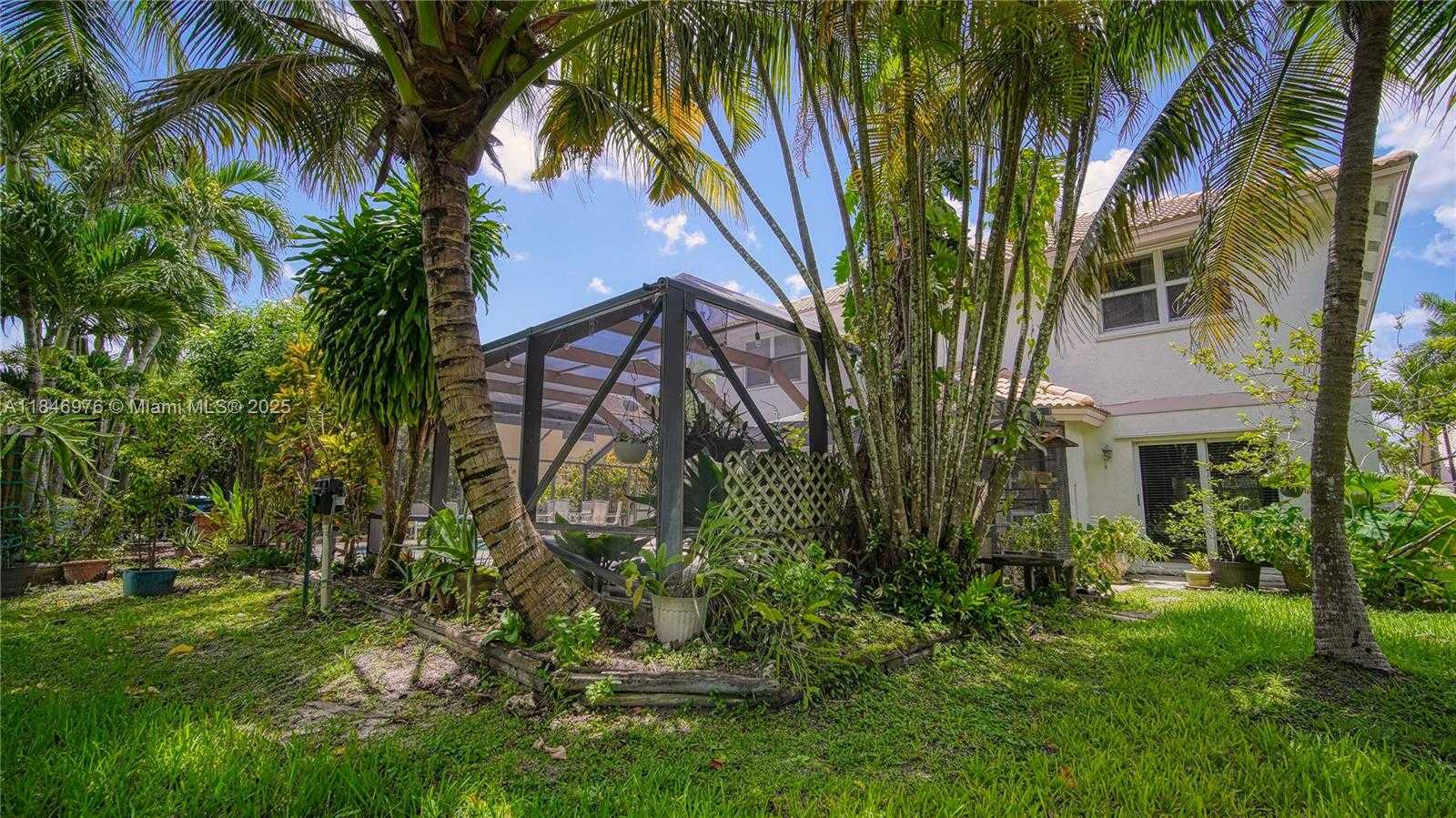 Small Image of 810 GREENBRIAR AVE, Davie Number 46