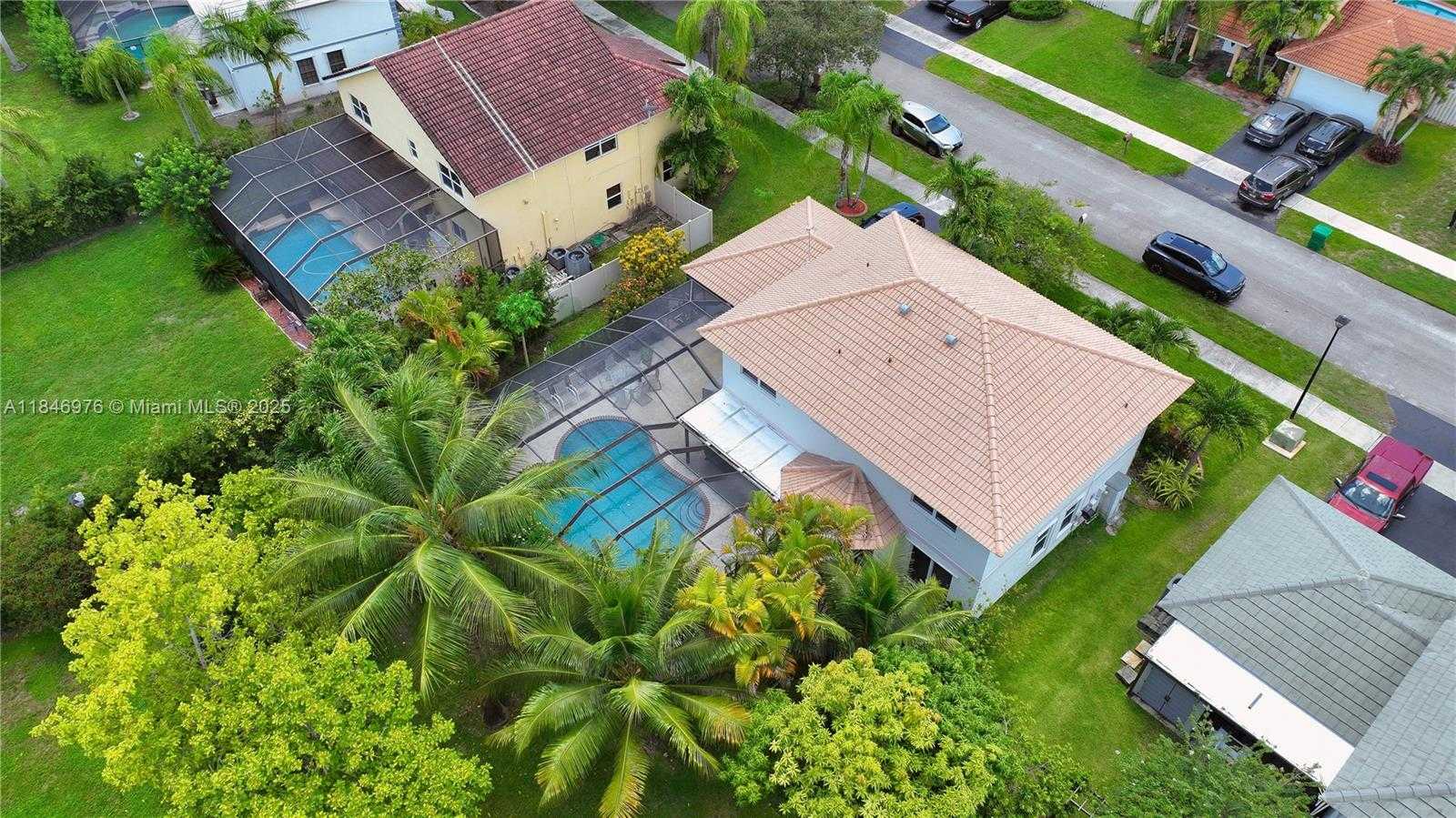 Small Image of 810 GREENBRIAR AVE, Davie Number 47