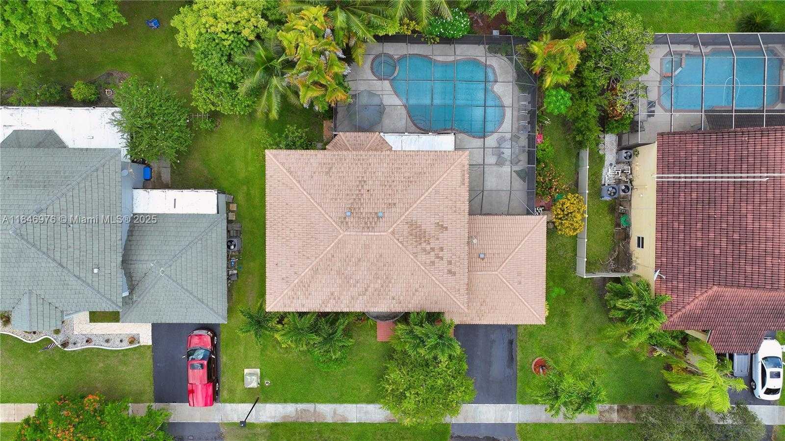 Small Image of 810 GREENBRIAR AVE, Davie Number 48