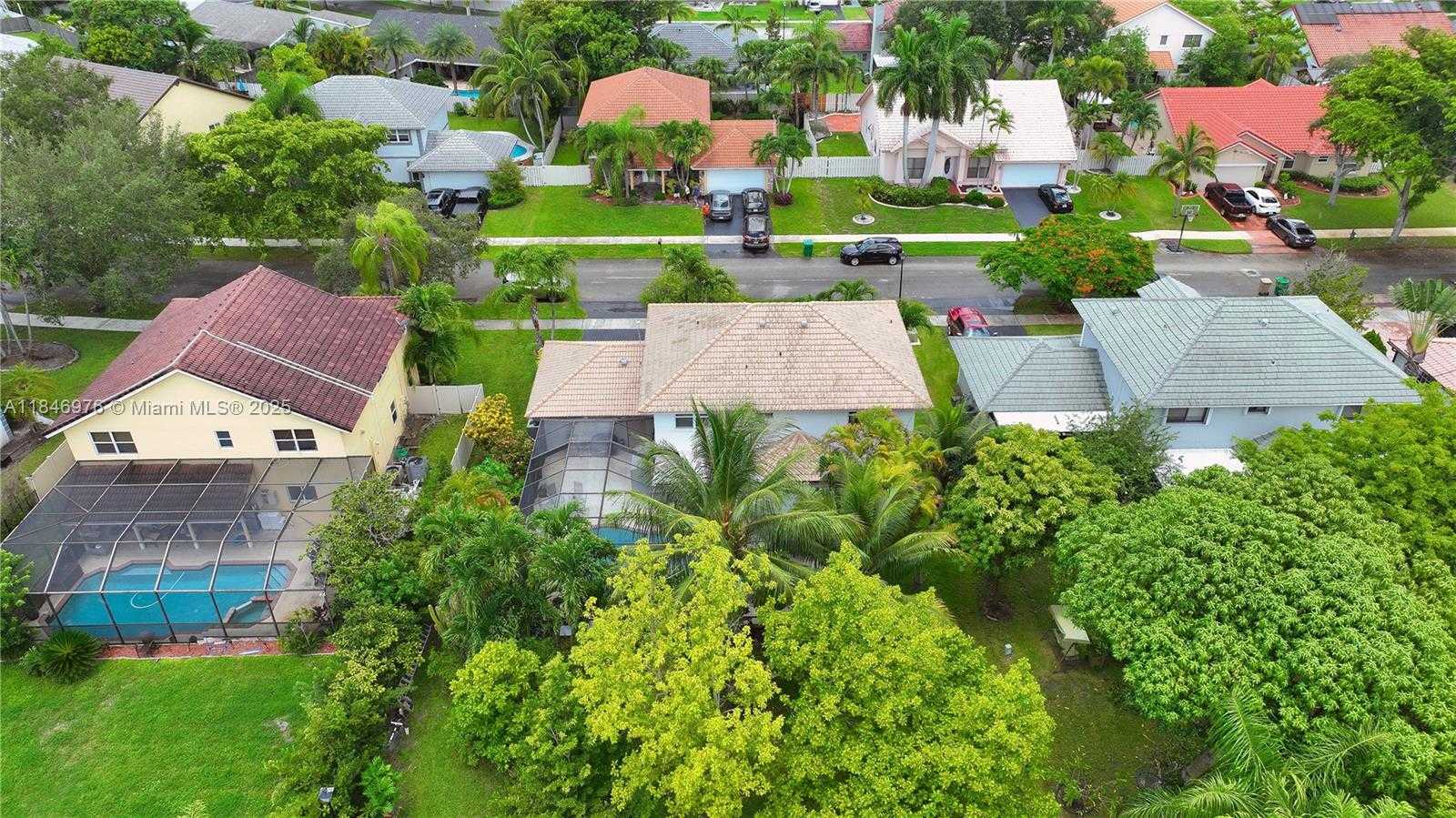 Small Image of 810 GREENBRIAR AVE, Davie Number 49