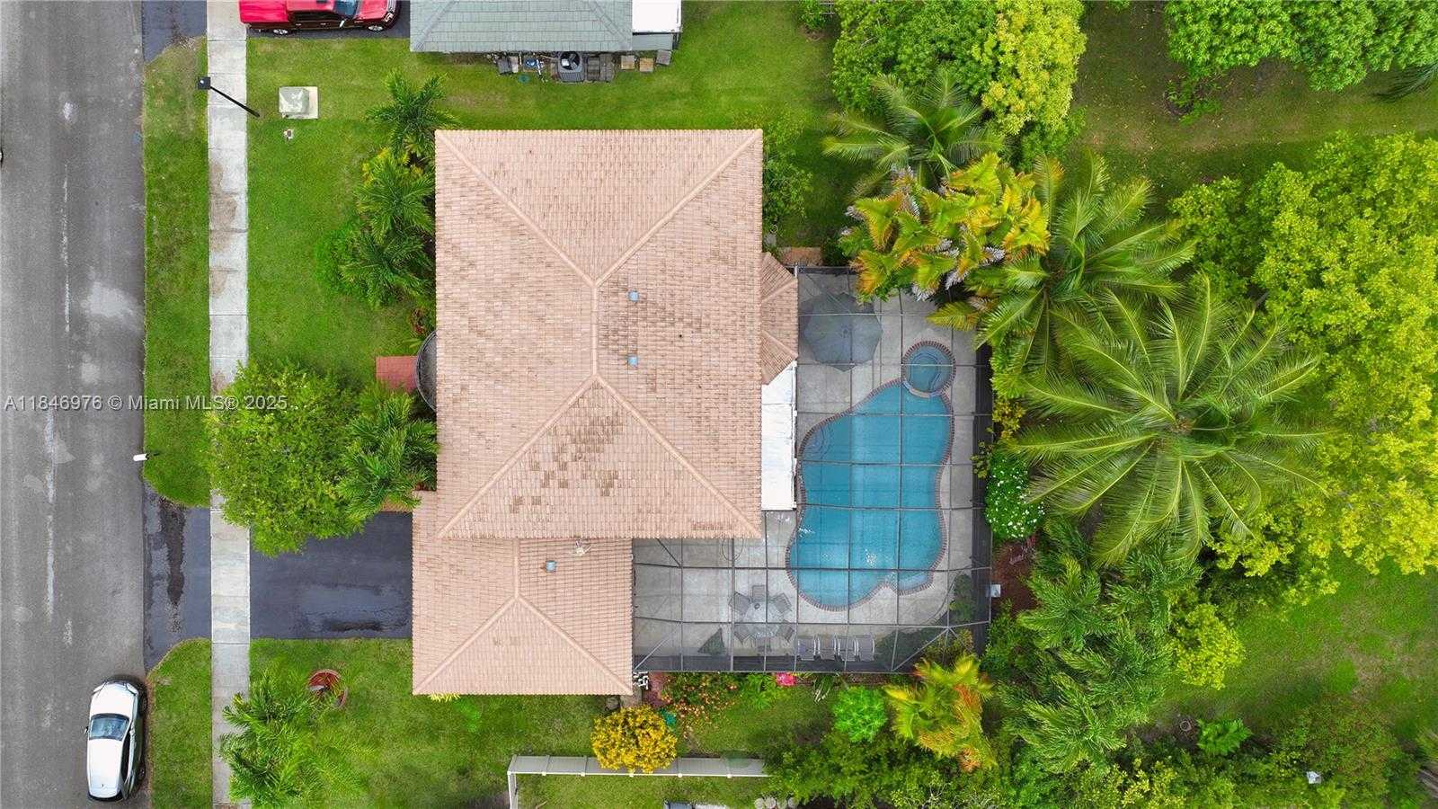 Small Image of 810 GREENBRIAR AVE, Davie Number 5