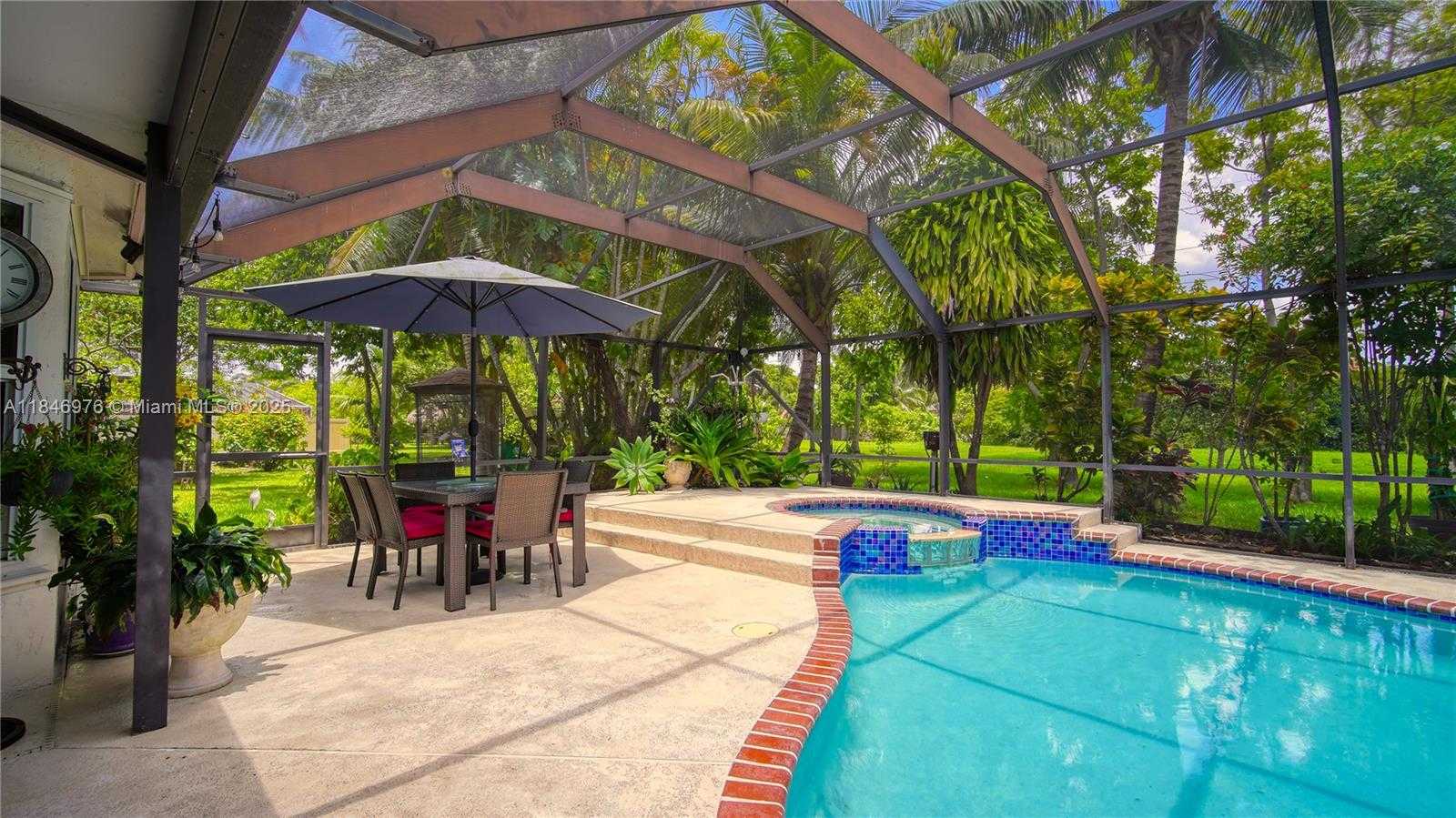 Small Image of 810 GREENBRIAR AVE, Davie Number 6