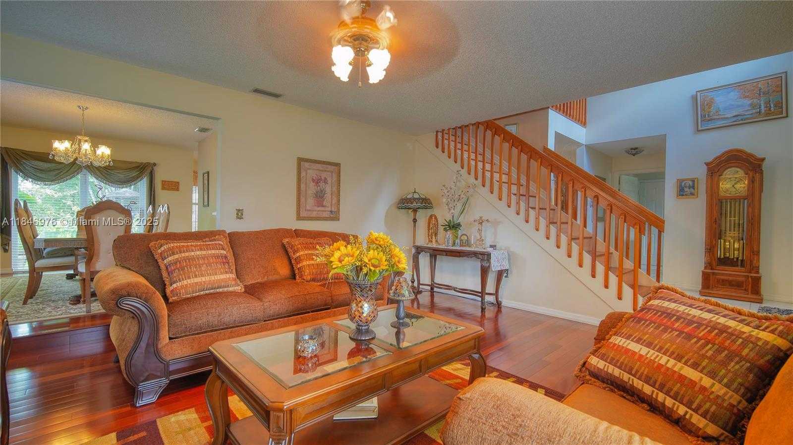Small Image of 810 GREENBRIAR AVE, Davie Number 7