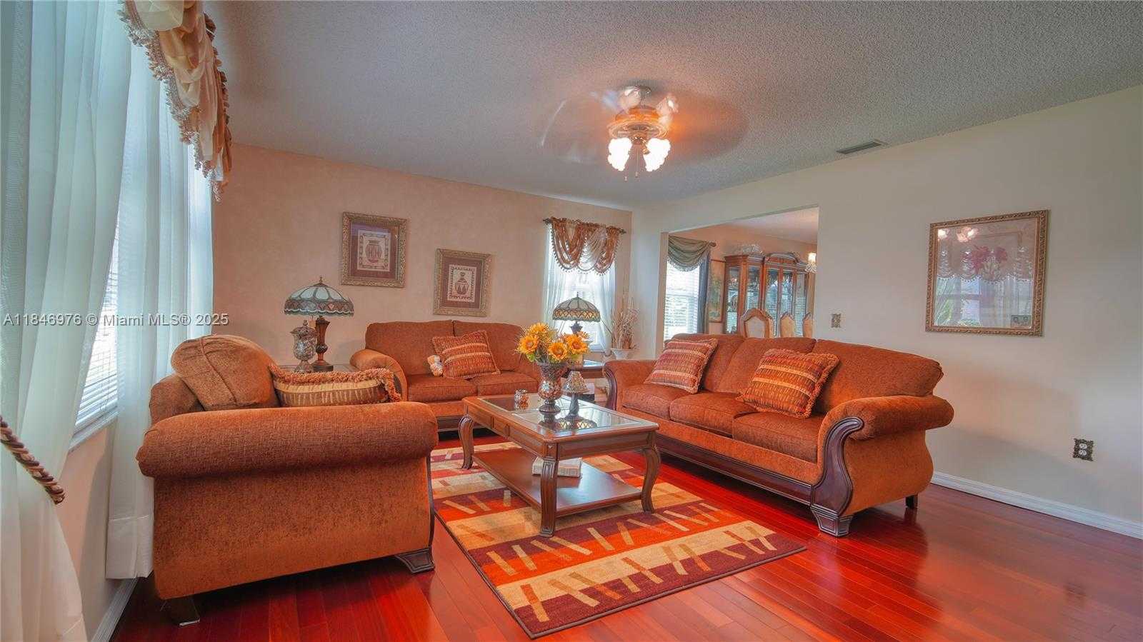 Small Image of 810 GREENBRIAR AVE, Davie Number 8