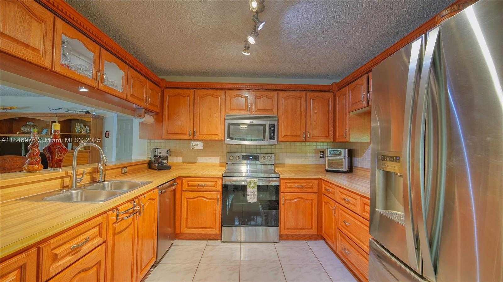Small Image of 810 GREENBRIAR AVE, Davie Number 9
