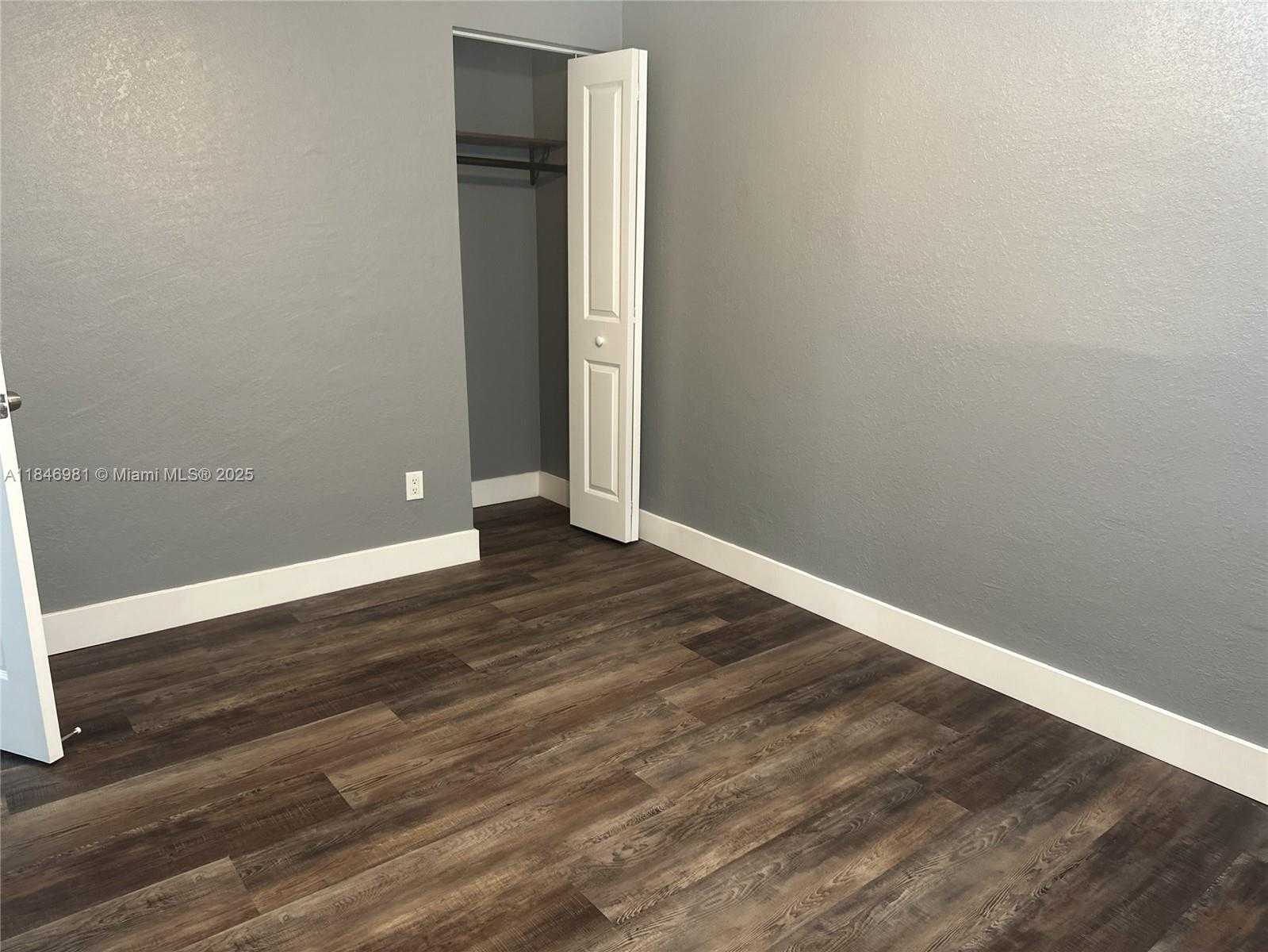 Small Image of 6644 RALEIGH ST, Hollywood Number 13