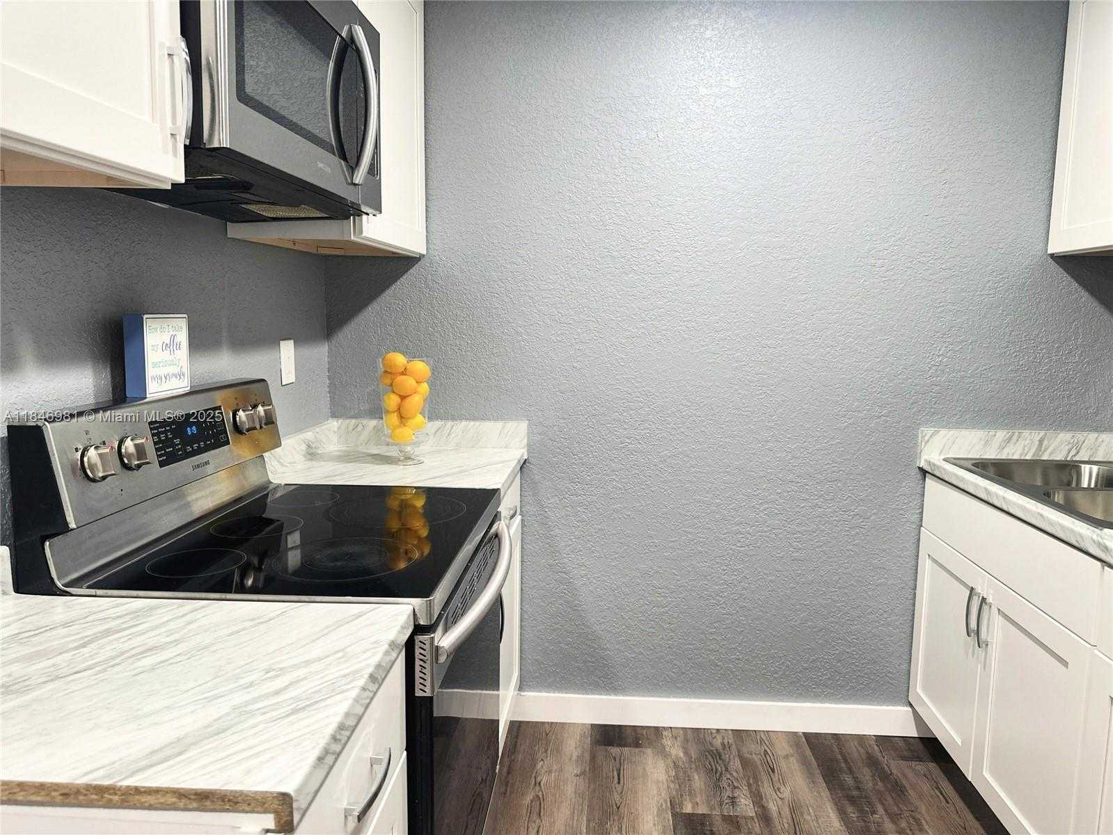 Small Image of 6644 RALEIGH ST, Hollywood Number 7