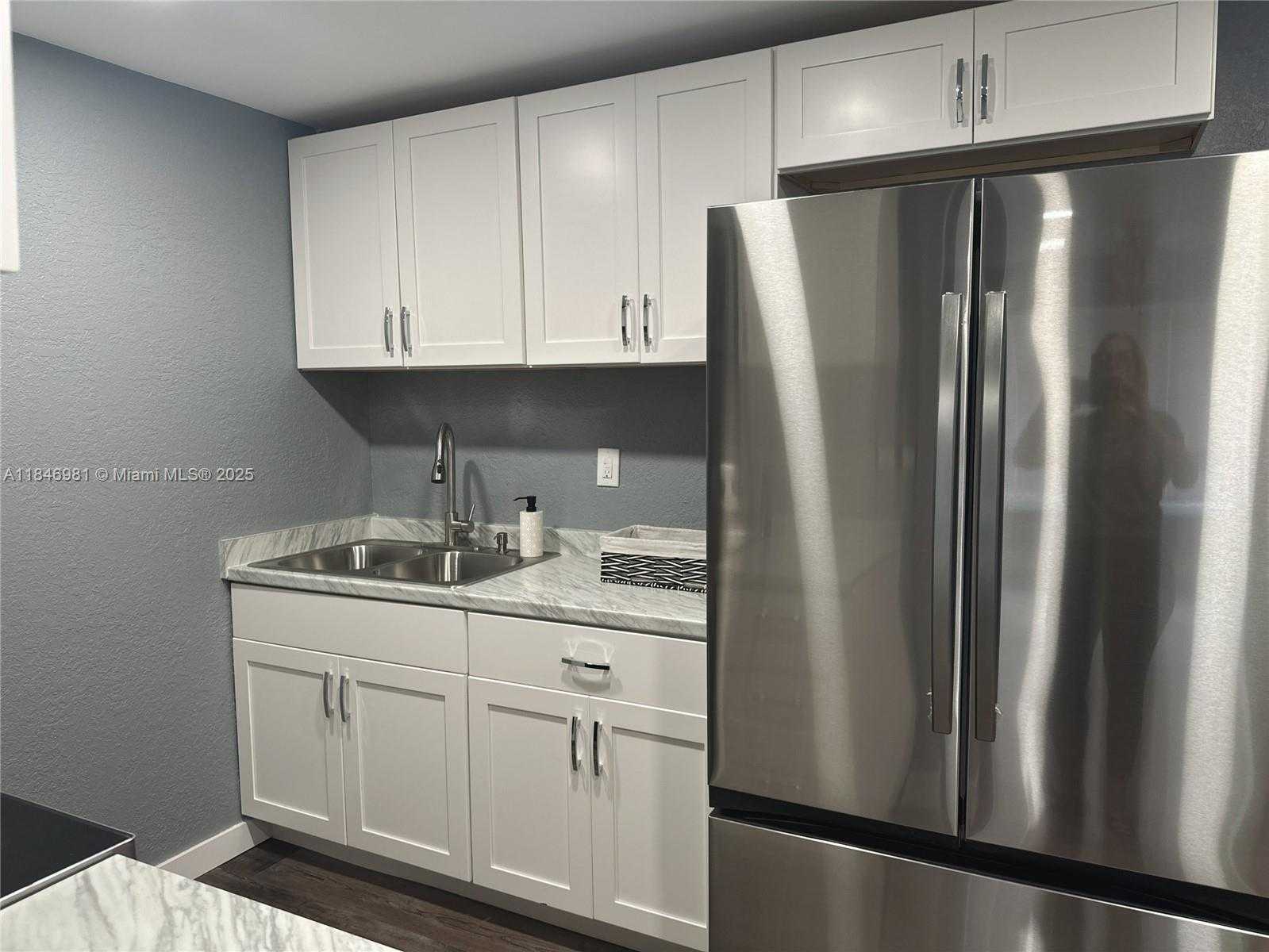 Small Image of 6644 RALEIGH ST, Hollywood Number 8