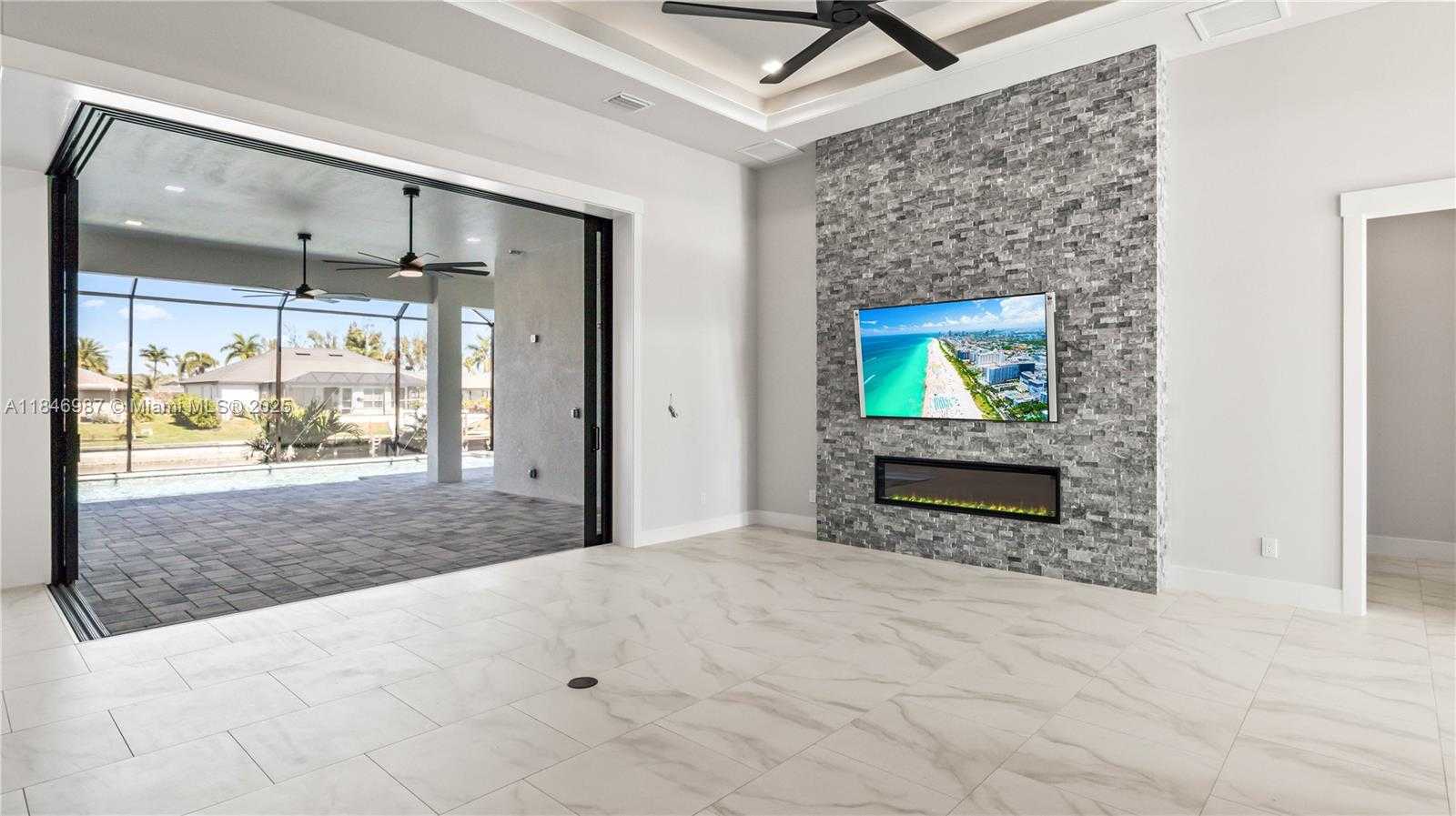 Small Image of 2133 CAPE CORAL PKWY WEST, Cape Coral Number 10