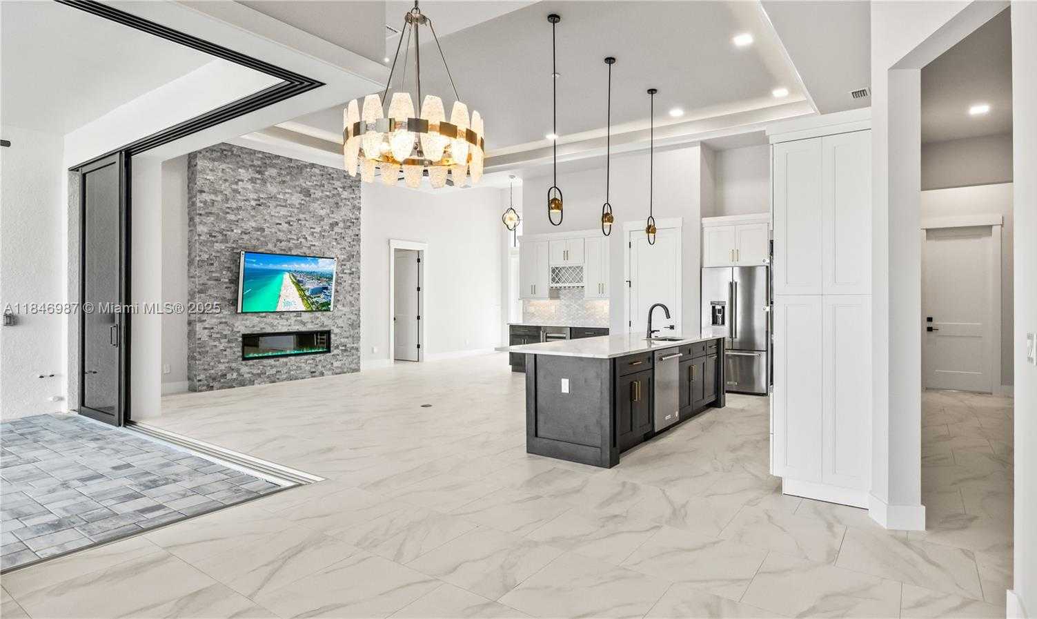 Small Image of 2133 CAPE CORAL PKWY WEST, Cape Coral Number 14