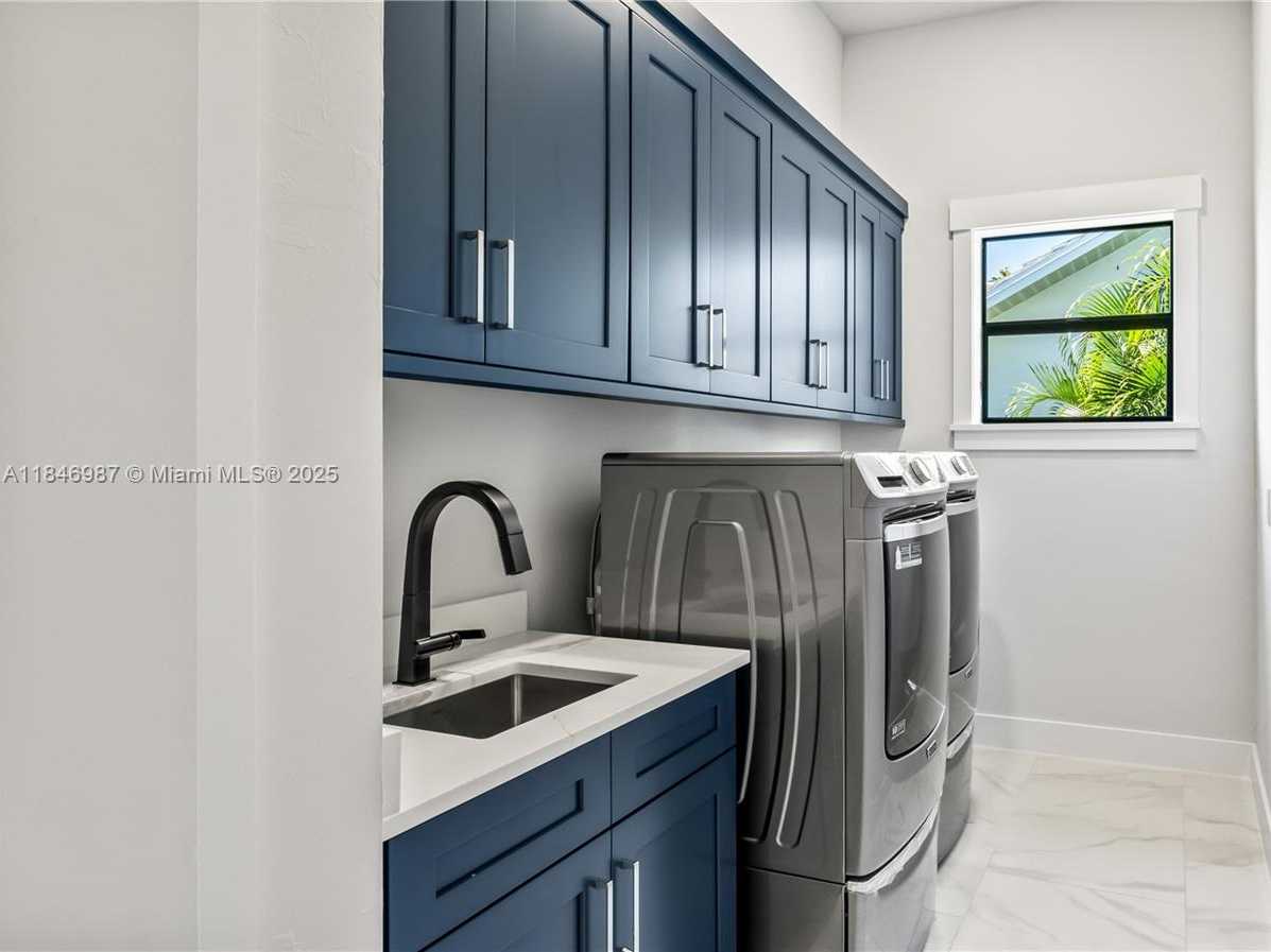 Small Image of 2133 CAPE CORAL PKWY WEST, Cape Coral Number 43