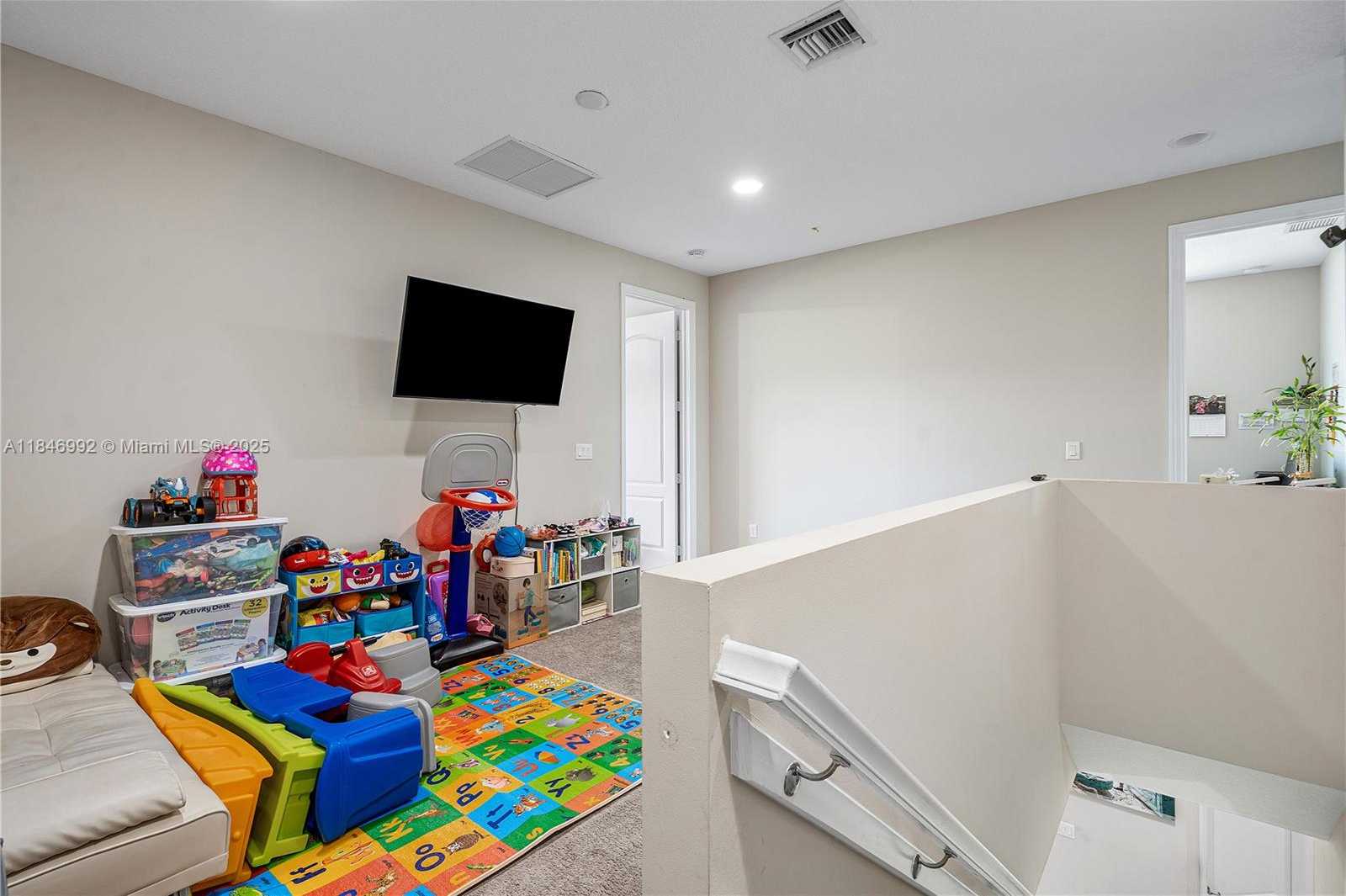 Small Image of 6411 OSPREY LANDING ST, Davie Number 21