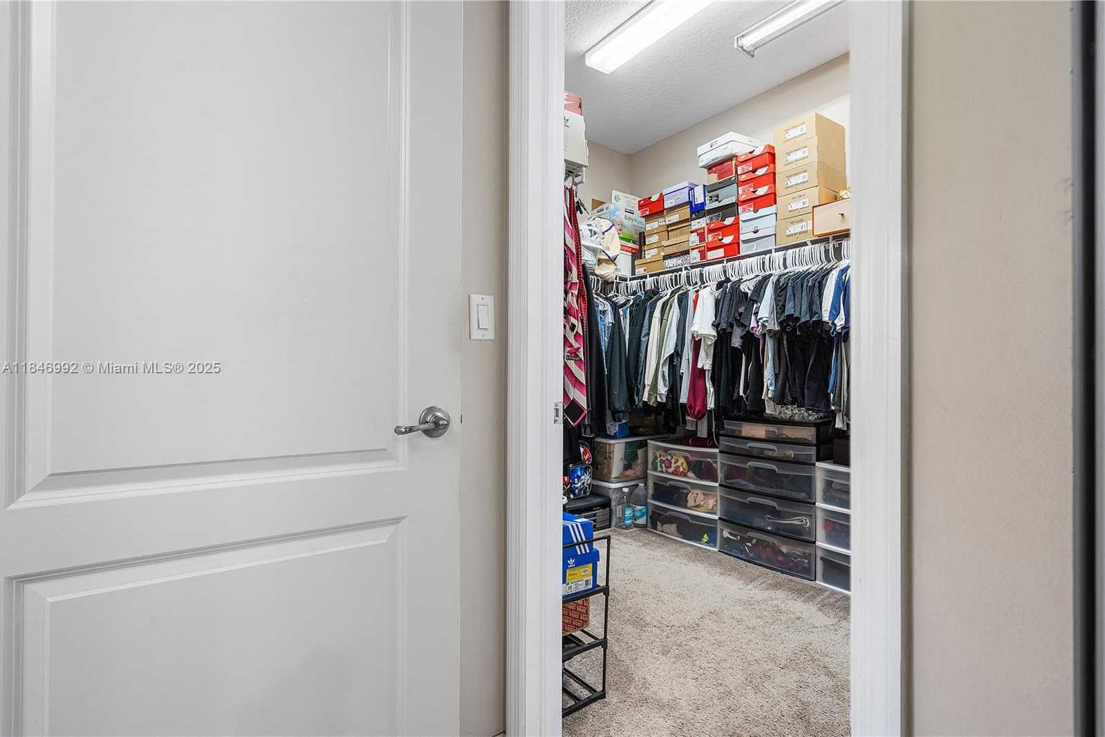 Small Image of 6411 OSPREY LANDING ST, Davie Number 27