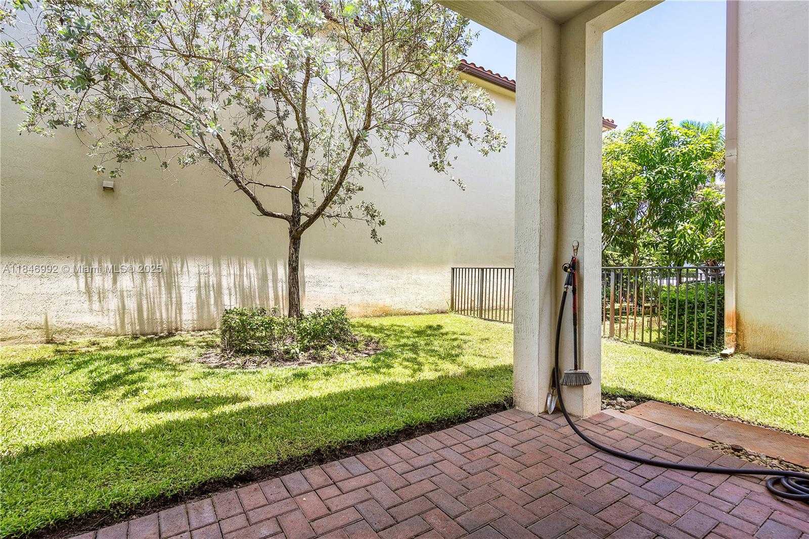 Small Image of 6411 OSPREY LANDING ST, Davie Number 35