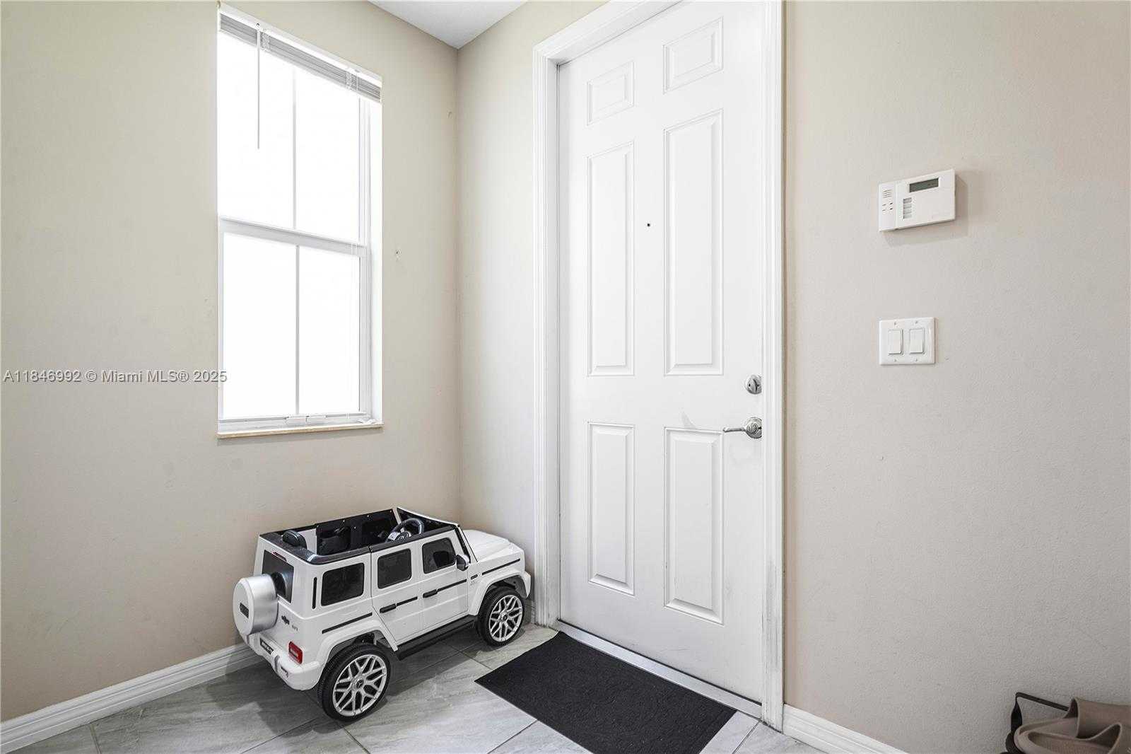 Small Image of 6411 OSPREY LANDING ST, Davie Number 4