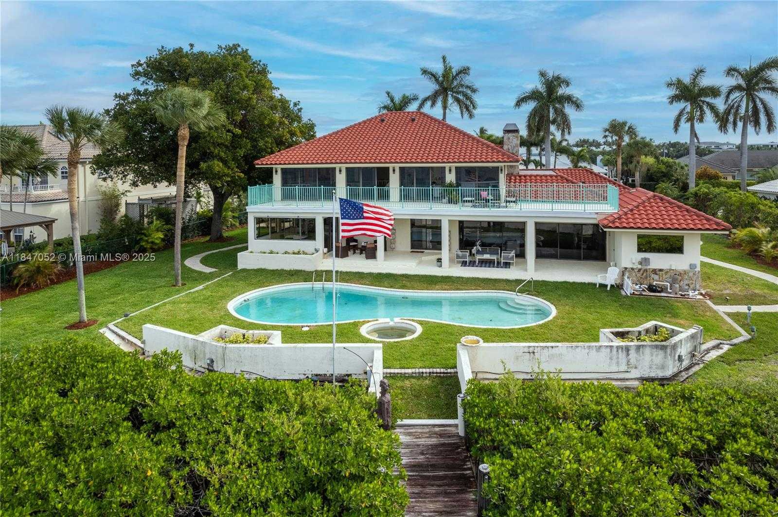 Small Image of 1635 LANDS END RD, Manalapan Number 3