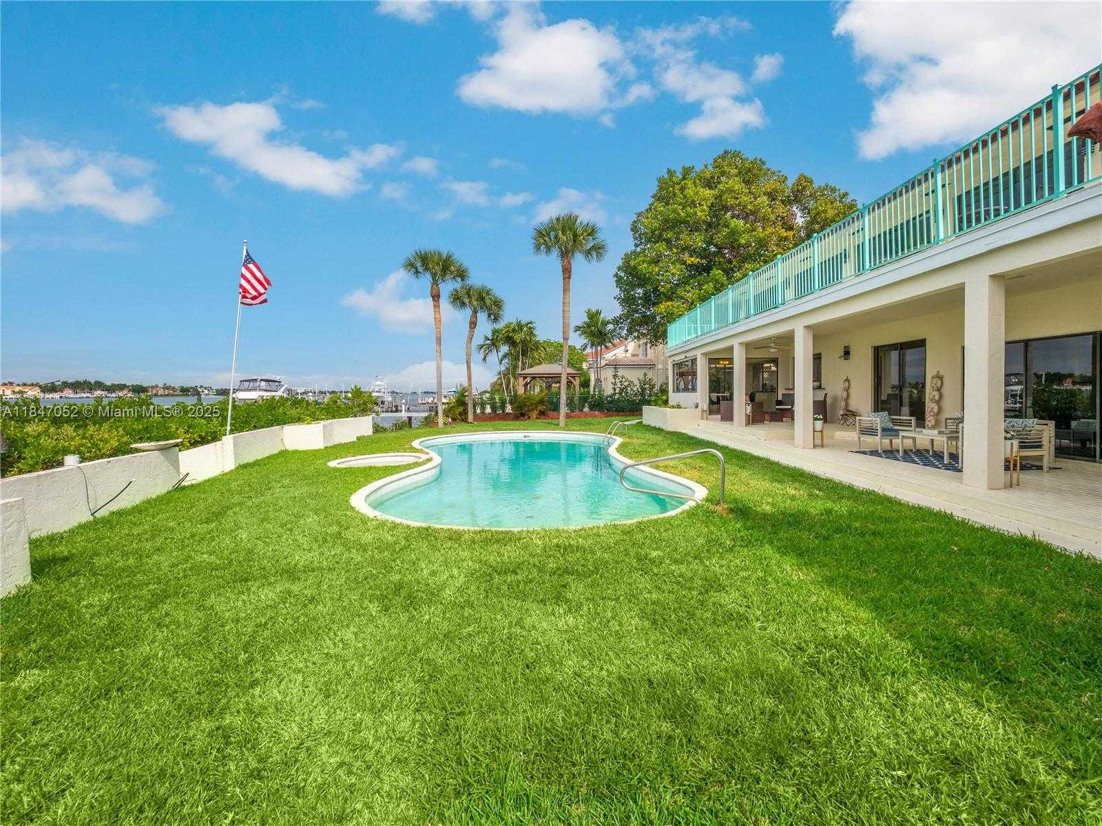 Small Image of 1635 LANDS END RD, Manalapan Number 41