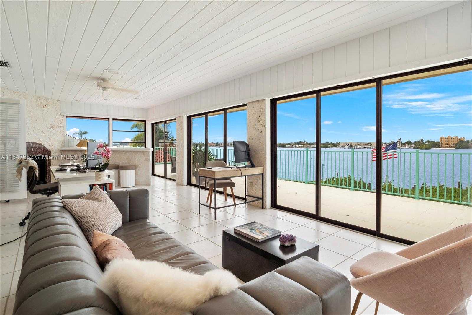Small Image of 1635 LANDS END RD, Manalapan Number 60