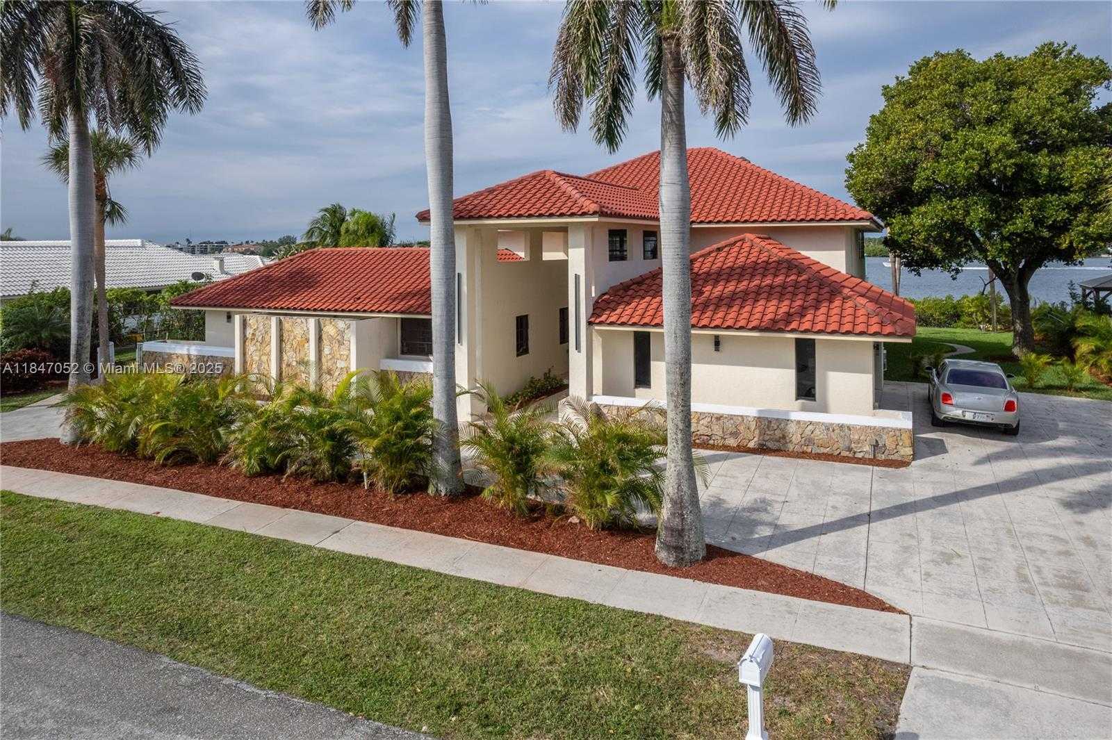 Small Image of 1635 LANDS END RD, Manalapan Number 8
