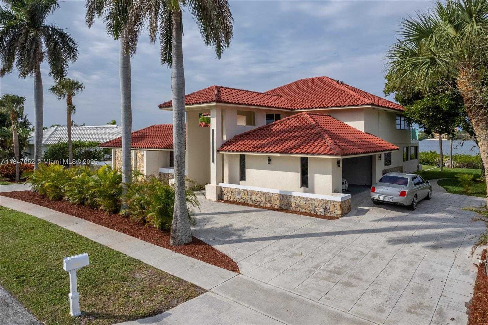 Small Image of 1635 LANDS END RD, Manalapan Number 9
