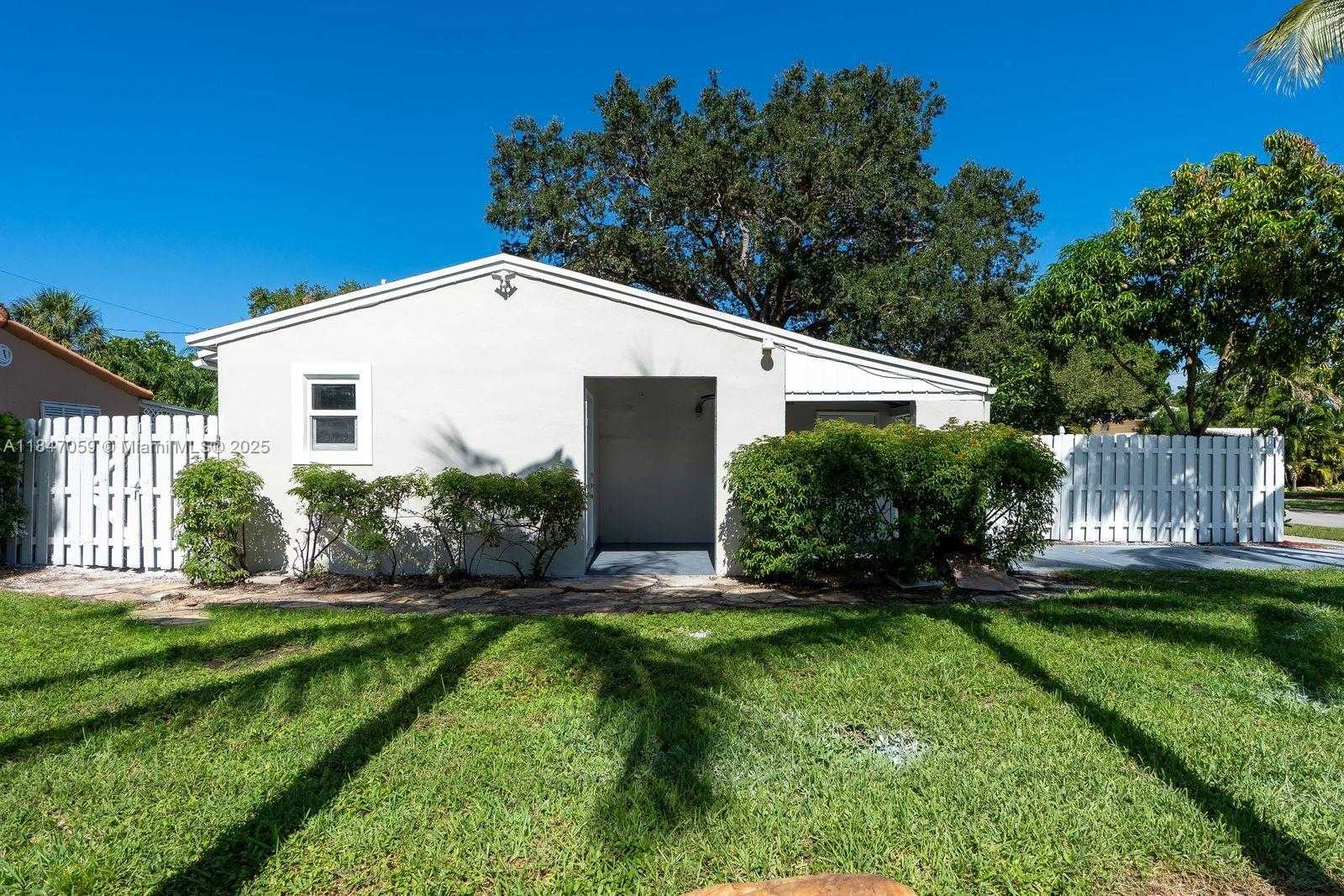 Small Image of 1121 SOUTH WEST 18TH CT, Fort Lauderdale Number 2