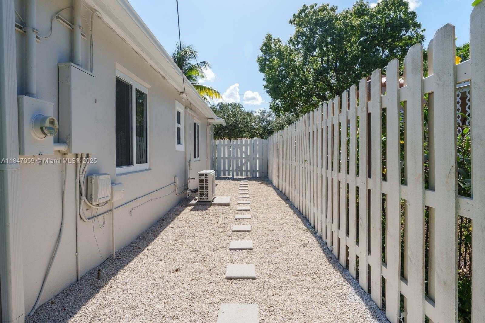 Small Image of 1121 SOUTH WEST 18TH CT, Fort Lauderdale Number 24