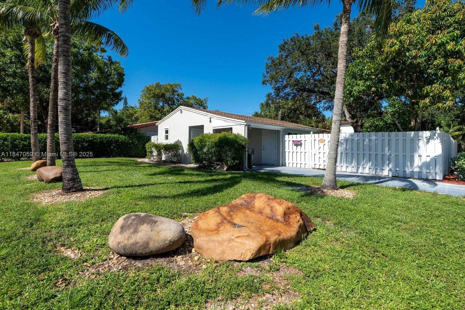 Small Image of 1121 SOUTH WEST 18TH CT, Fort Lauderdale Number 3