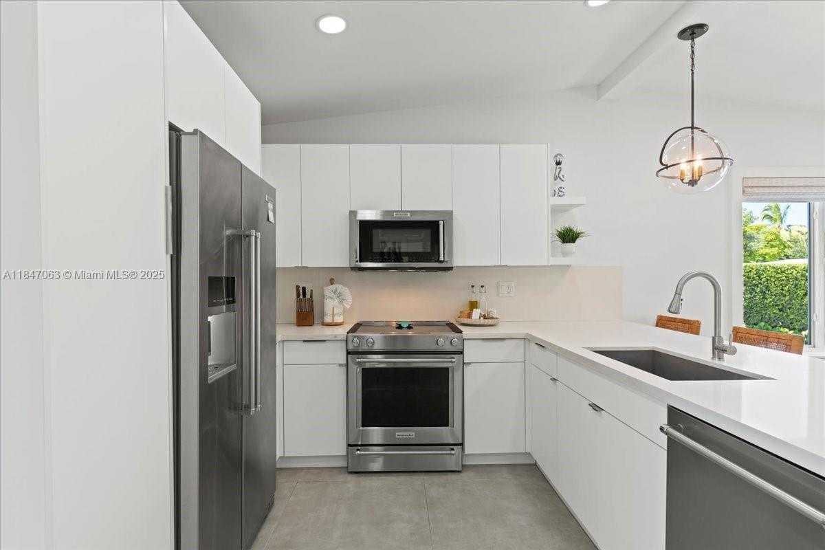 Small Image of 5466 SOUTH WEST 89TH PL, Miami Number 11