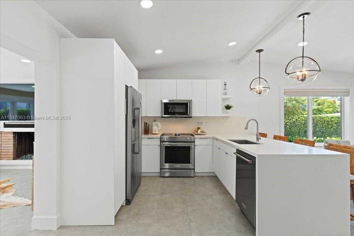Small Image of 5466 SOUTH WEST 89TH PL, Miami Number 12