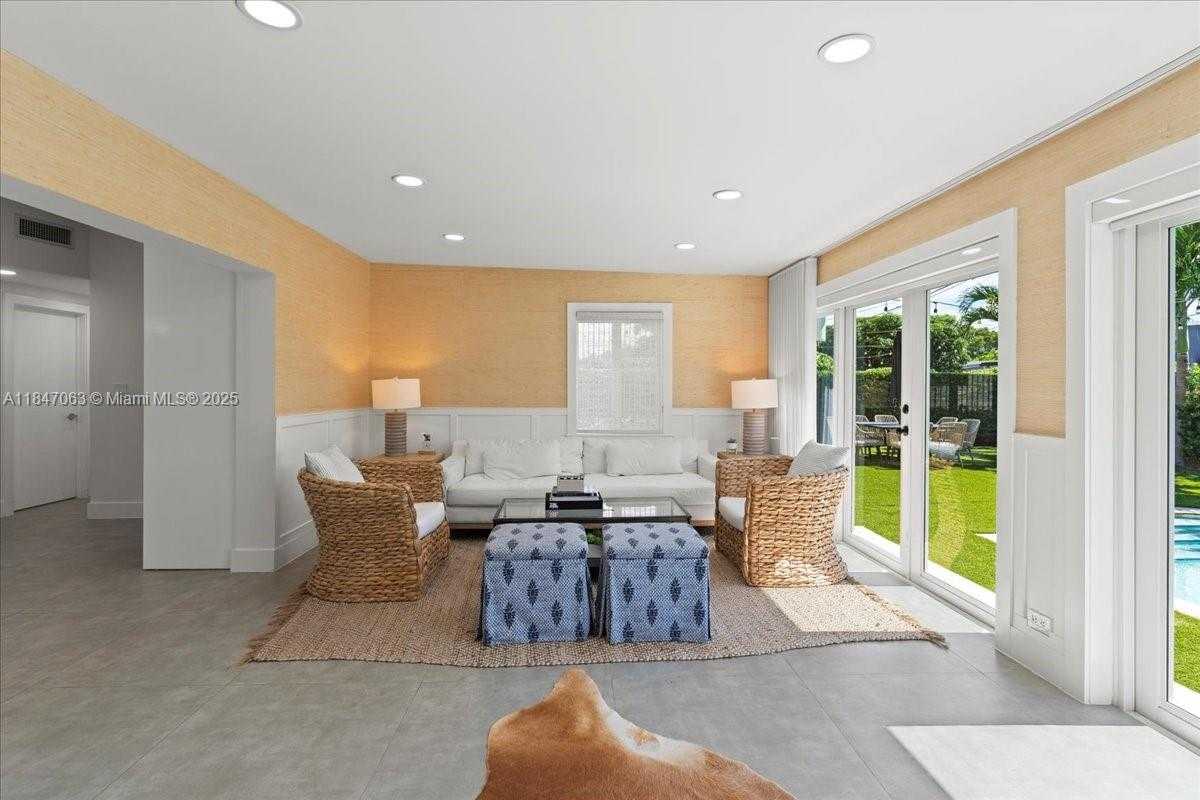 Small Image of 5466 SOUTH WEST 89TH PL, Miami Number 21