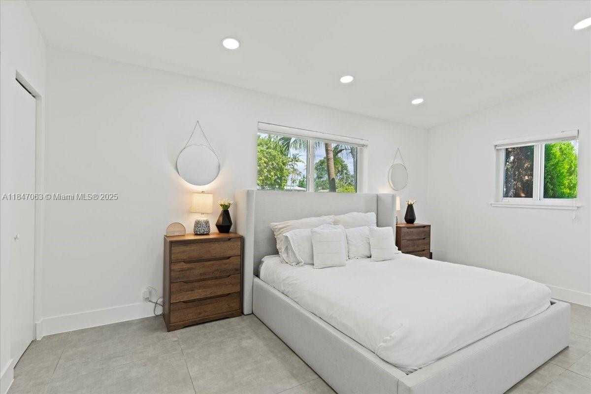 Small Image of 5466 SOUTH WEST 89TH PL, Miami Number 24