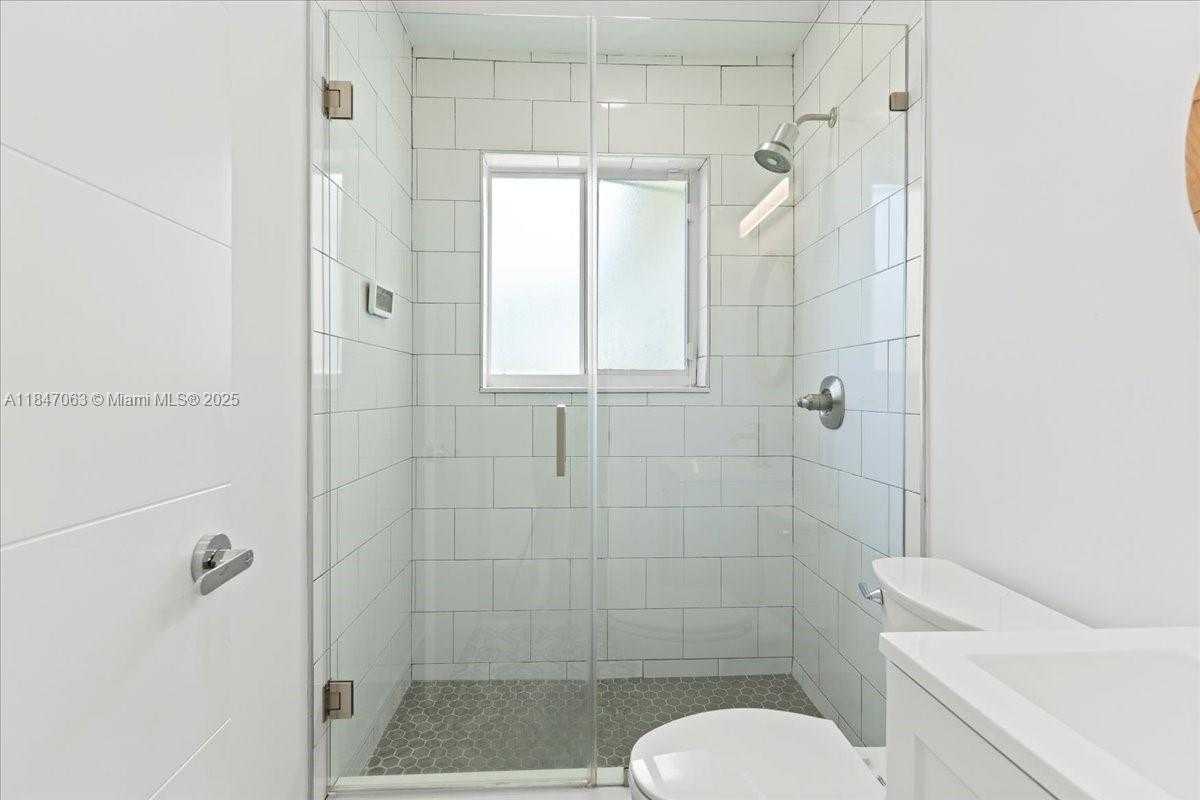 Small Image of 5466 SOUTH WEST 89TH PL, Miami Number 25