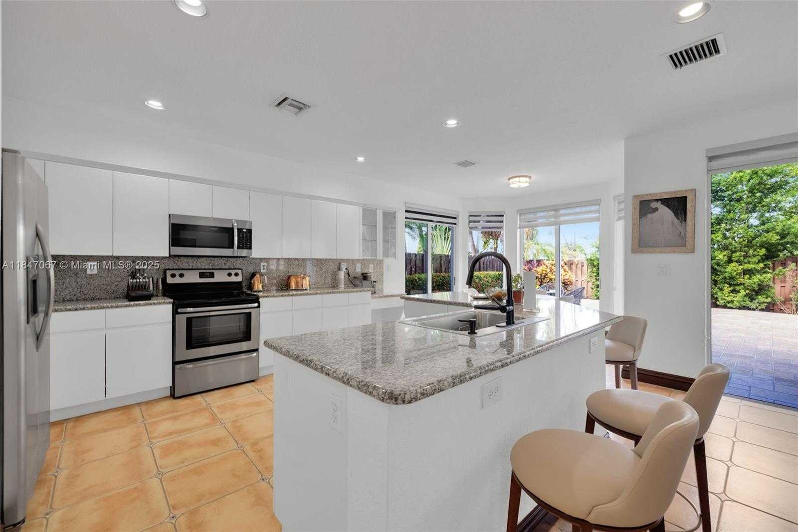 Small Image of 7301 NORTH WEST 107TH PL, Doral Number 2