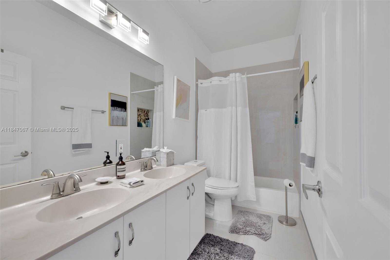 Small Image of 7301 NORTH WEST 107TH PL, Doral Number 20