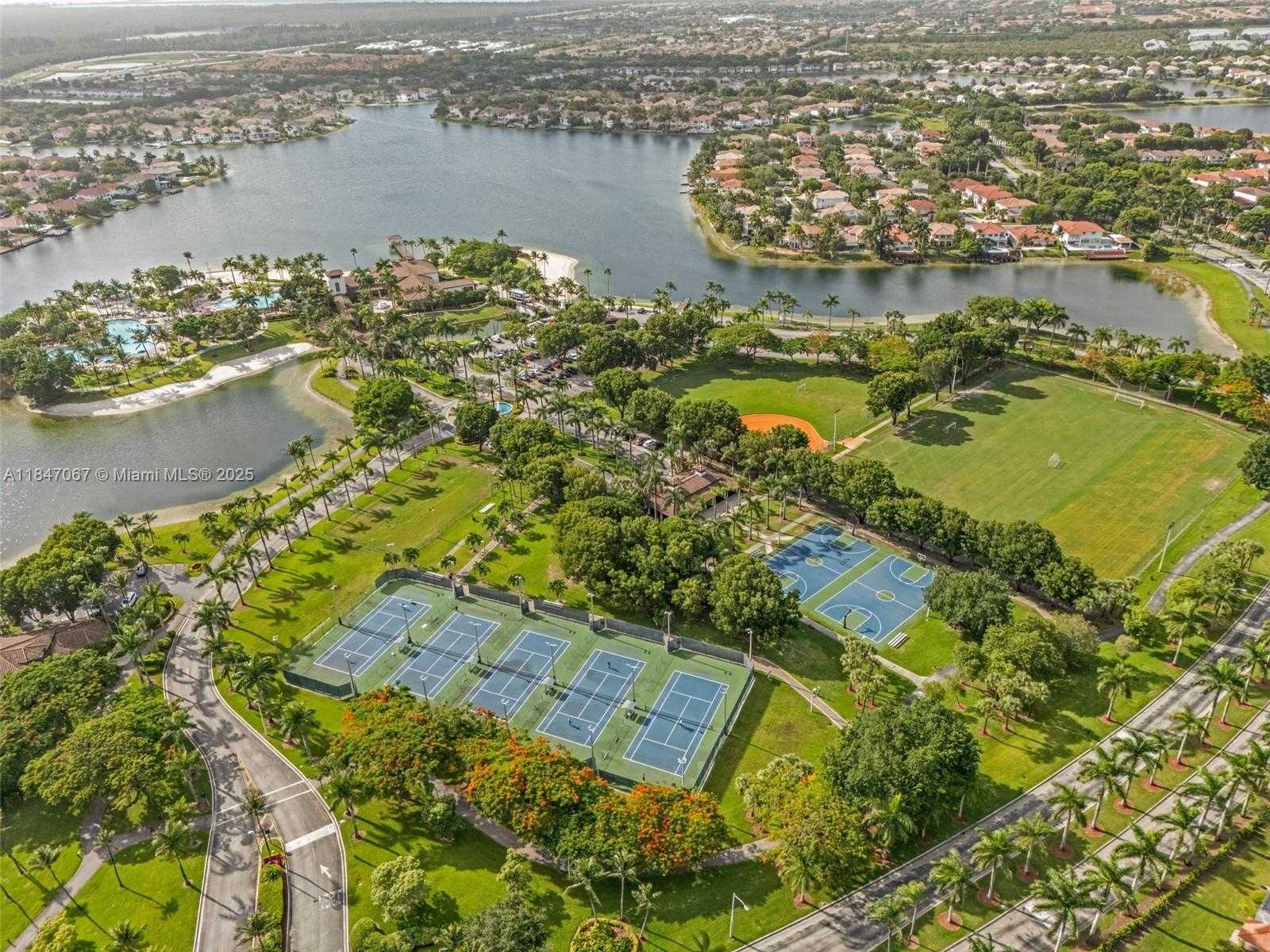 Small Image of 7301 NORTH WEST 107TH PL, Doral Number 29