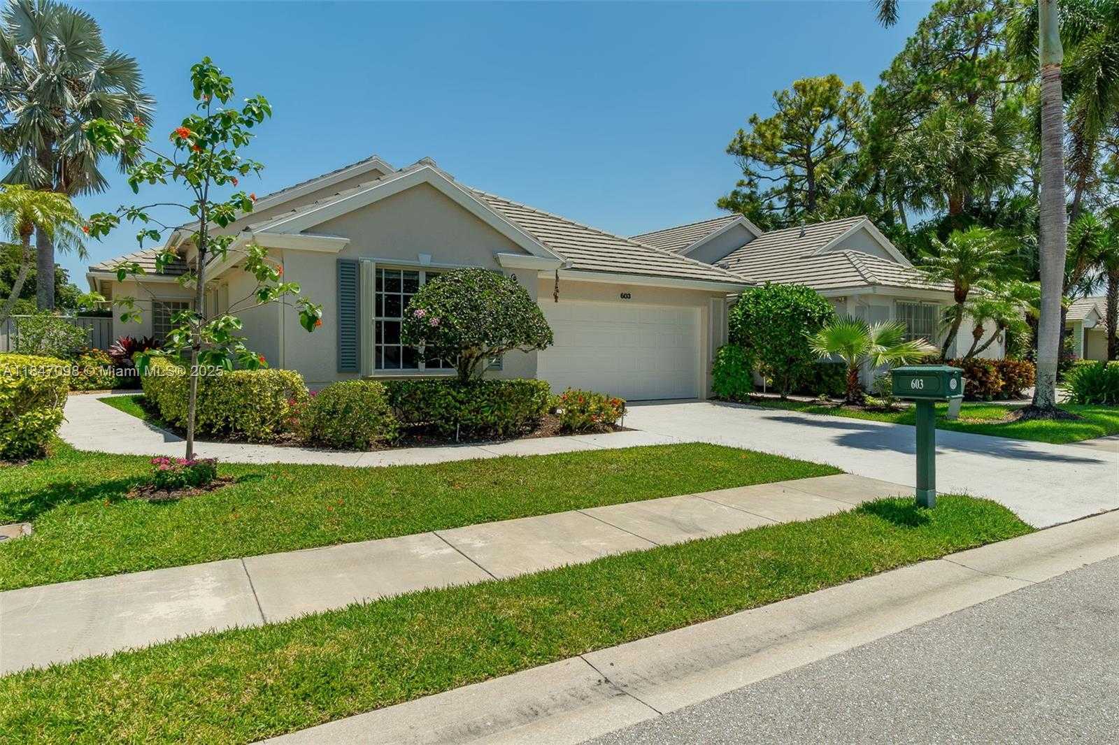 Small Image of 603 MASTERS WAY, Palm Beach Gardens Number 2