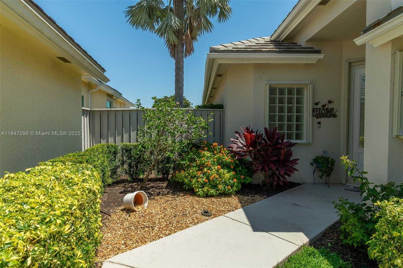 Small Image of 603 MASTERS WAY, Palm Beach Gardens Number 3