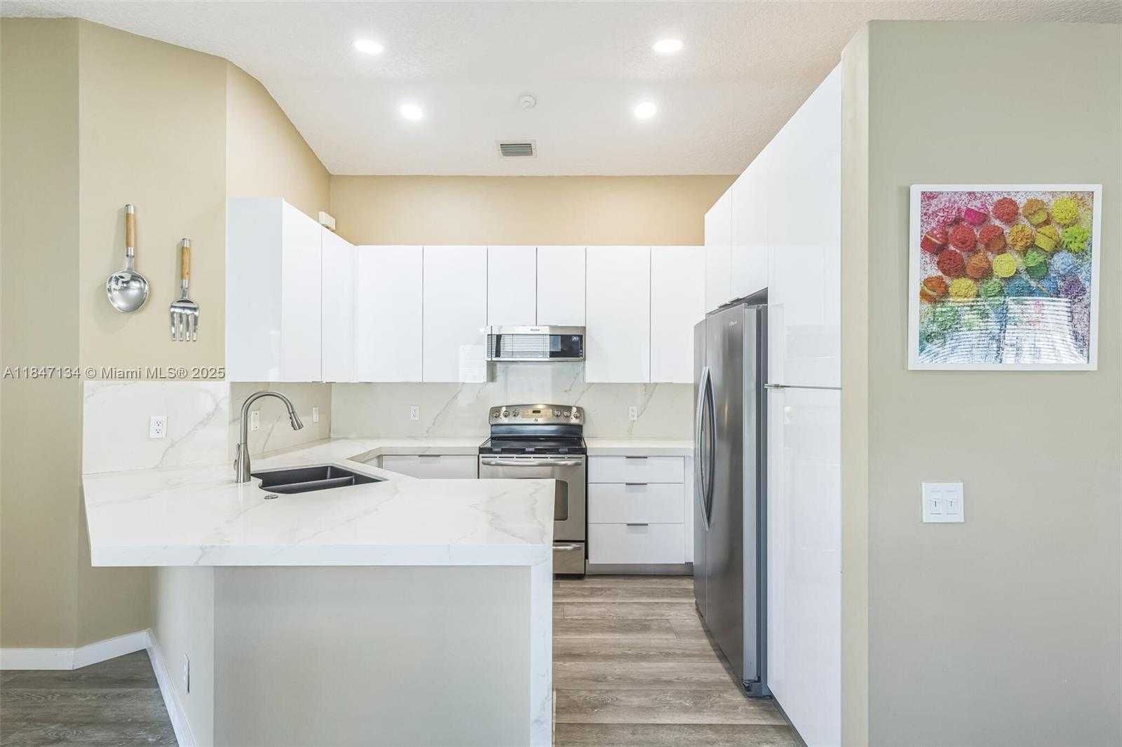 Small Image of 1485 MIRA VISTA CIR, Weston Number 12
