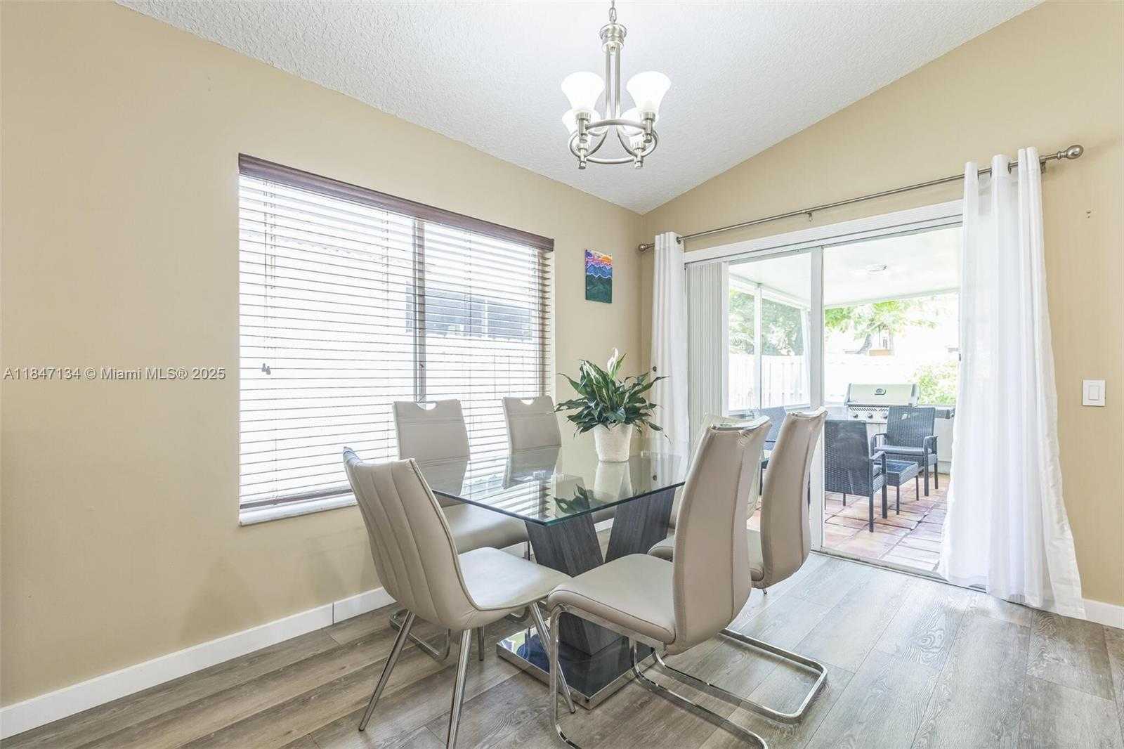 Small Image of 1485 MIRA VISTA CIR, Weston Number 14