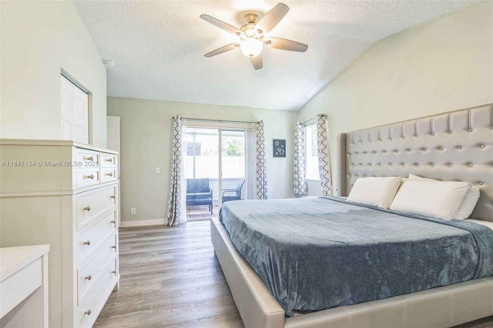 Small Image of 1485 MIRA VISTA CIR, Weston Number 19