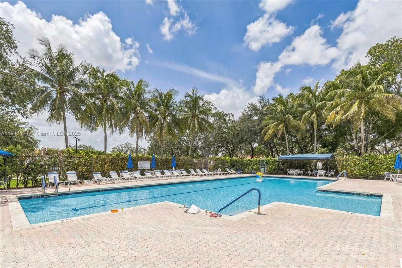 Small Image of 1485 MIRA VISTA CIR, Weston Number 2